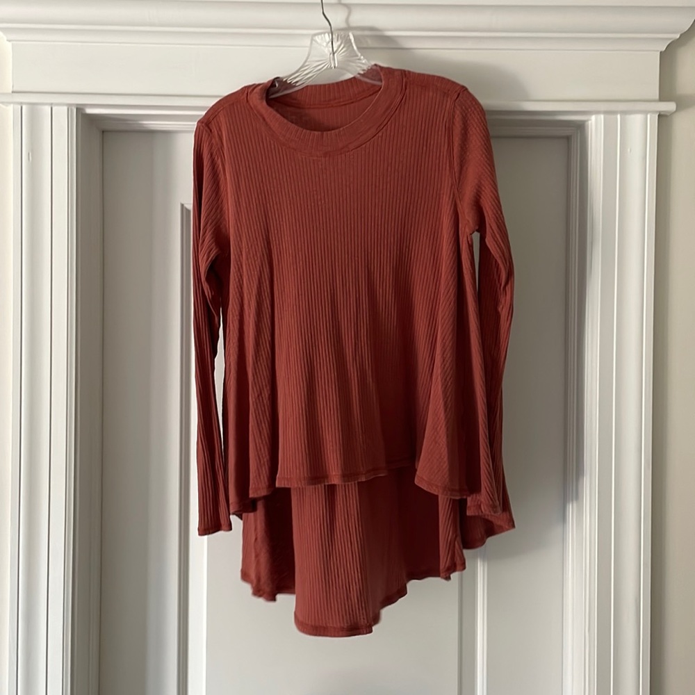 Red/pink/rose colored Lululemon top